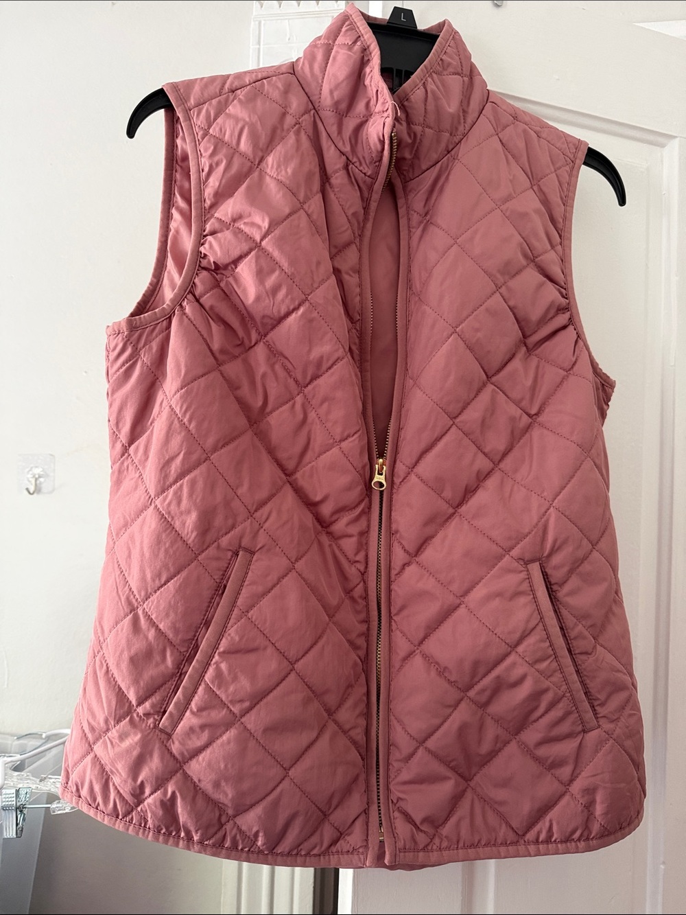 Old Navy Quilted Sleeveless Vest in Rose